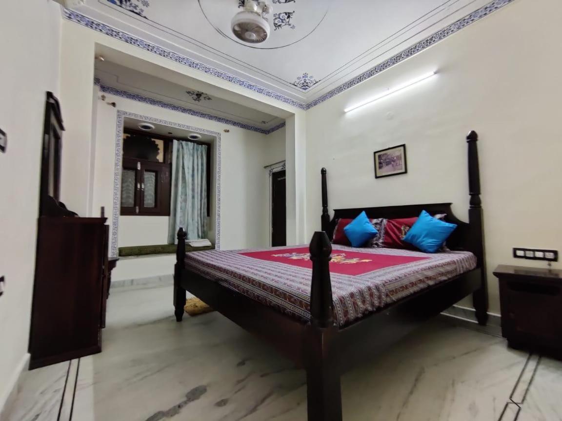 Whereabout Hostel Удайпур Екстер'єр фото