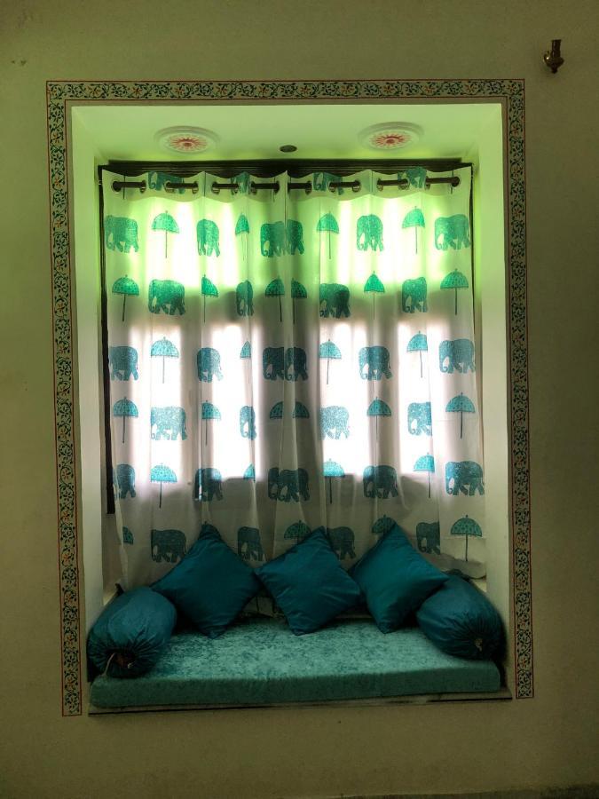 Whereabout Hostel Удайпур Екстер'єр фото
